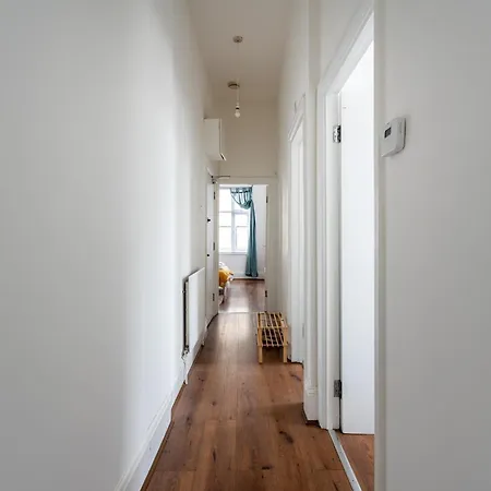 Cozy Room With Shared Bathroom